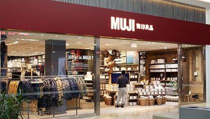 無(wú)印良品在華鞋帽零售再遇瓶頸，品牌本土化與市場(chǎng)策略面臨考驗(yàn)