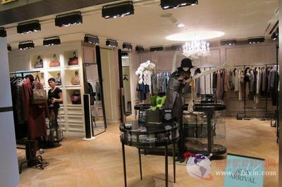 電商沖擊下實(shí)體箱包店的生存與發(fā)展策略