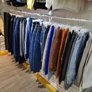 壽光時代服裝街游玩與購物攻略 從潮流穿搭到精致箱包的一站式體驗